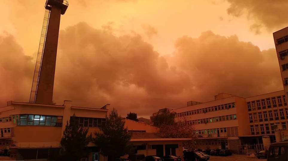 Κόκκινος ο ουρανός της Αθήνας τα ξημερώματα - Σε τι οφείλεται το φαινόμενο (Photos) - Media
