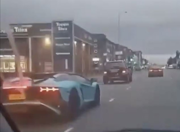 Μη σου τύχει: Αυτοκίνητο έπεσε με ταχύτητα πίσω από μια Lamborghini αξίας 164.000 ευρώ (video) - Media