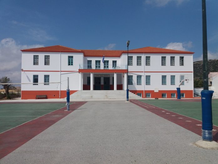 Νάξος: Μαθητές Λυκείου αγόρασαν tablets για τους συμμαθητές τους (Photo) - Media