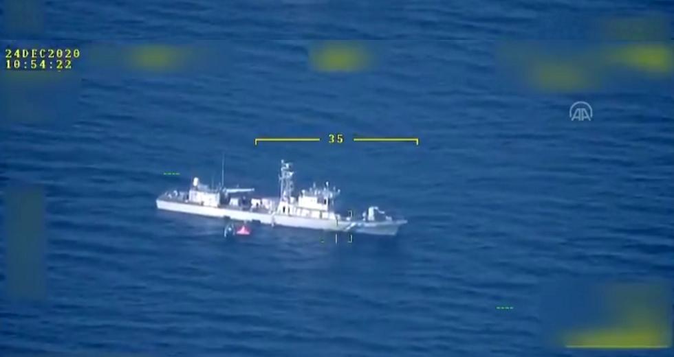 Το Λιμενικό πιάστηκε «στα πράσα» να επαναπροωθεί βάρκα με πρόσφυγες στο Αιγαίο (Video)  - Media