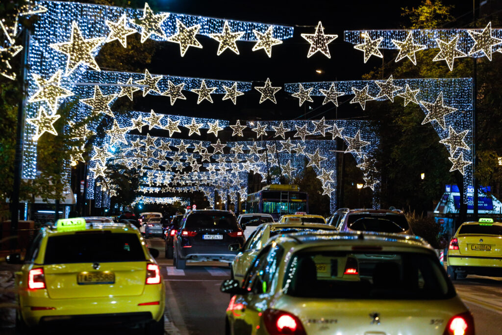 Τι αλλάζει στην απαγόρευση κυκλοφορίας την περίοδο των γιορτών  - Media