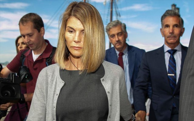 Λόρι Λάφλιν: Αποφυλακίστηκε έπειτα από 2 μήνες – Το πολύκροτο σκάνδαλο δωροδοκίας σε αμερικανικά πανεπιστήμια - Media
