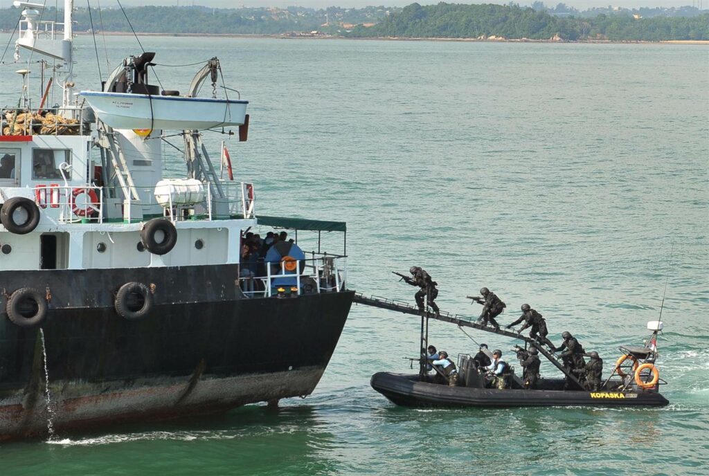 Νιγηρία: Aίσιο τέλος για τους πέντε Έλληνες ναυτικούς που είχαν πέσει στα χέρια πειρατών (Photos) - Media