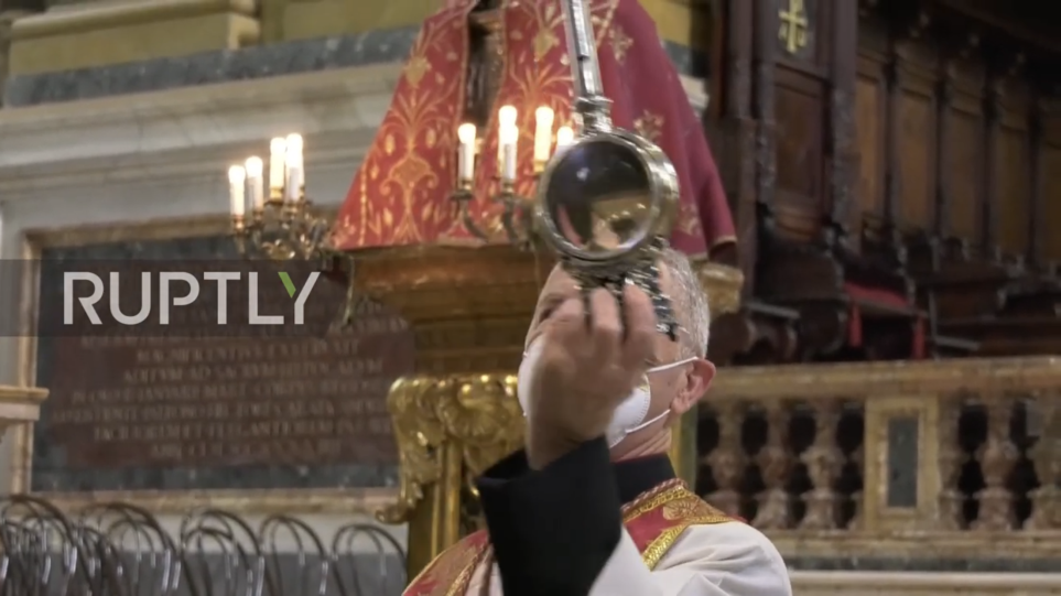Άσχημα τα νέα: Δεν υγροποιήθηκε» το αίμα του Αγίου Τζενάρο στη Νάπολη – Την πόλη θα χτυπήσουν συμφορές λένε οι πιστοί (Video) - Media