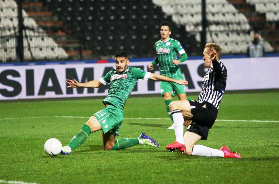 Θεσσαλονίκη: Παρέα έβλεπε τον ΠΑΟΚ σε πατάρι καφετέριας - Έπεσε «καρφωτή» και τους έπιασε η αστυνομία - Media