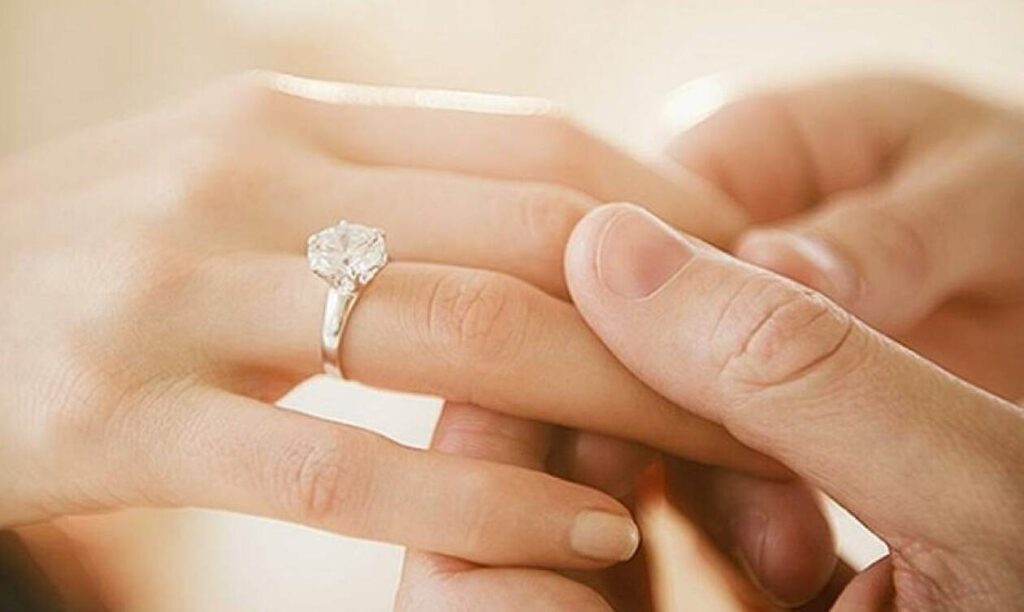 Κάτω Αχαΐα: Διοργάνωσαν αρραβώνα με πολλούς συγγενείς, «έφαγαν» πρόστιμο και το αφαίρεσαν από την... προίκα - Media