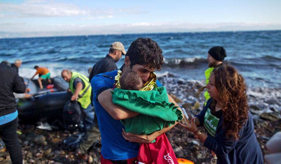 Λέσβος: 12 μήνες φυλακή σε Καναδό γιατί «τόλμησε» να δώσει νερό σε πρόσφυγες! - Media