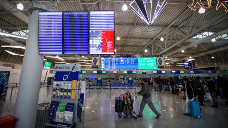 Προσωρινή αναστολή πτήσεων και αφίξεων από τη Νότια Αφρική στην Αγγλία - Media