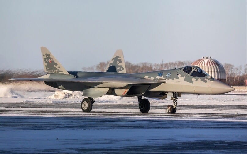 Su-57: Πανηγύρια στην ρωσική πολεμική αεροπορία - Παραδόθηκε το πρώτο αεροσκάφος σειριακής παραγωγής (Photo/Video) - Media