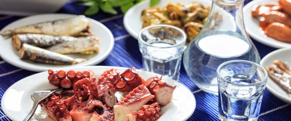 Θεσσαλονίκη: Λειτουργούσε το ουζερί της παρά το lockdown- Πρόστιμο 10.000 ευρώ - Media