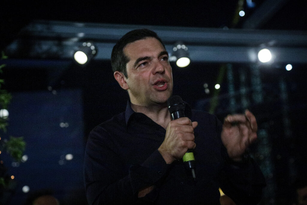 Ο Τσίπρας παρακολούθησε τον διαδικτυακό τηλεμαραθώνιο αλληλεγγύης (Photo) - Media