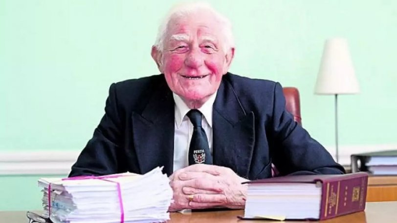 Πέθανε ο πιο πιστός υπάλληλος του κόσμου – εργαζόταν στην ίδια εταιρία επί 84 χρόνια - Media