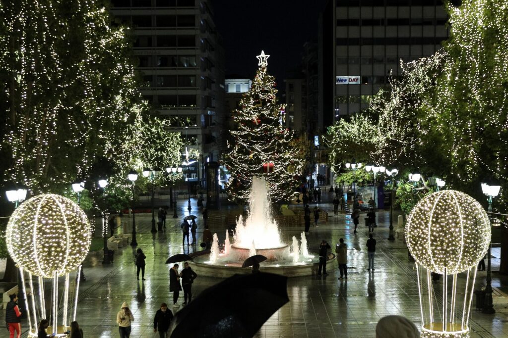 Ποια μέτρα θα ισχύσουν την Πρωτοχρονιά - Μέσα στην εβδομάδα η απόφαση για τα σχολεία - Media