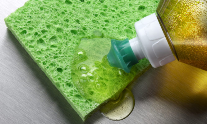 Υγρό πιάτων: Πέντε άλλες χρήσεις του που θα σε εκπλήξουν!  - Media