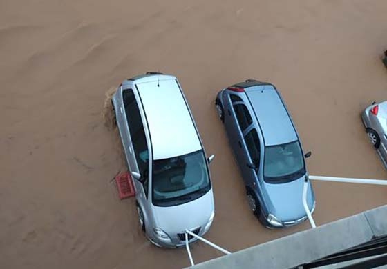 Σε συναγερμό ο Έβρος: Οικισμοί πλημμύρισαν, ποτάμια οι δρόμοι (Video) - Media