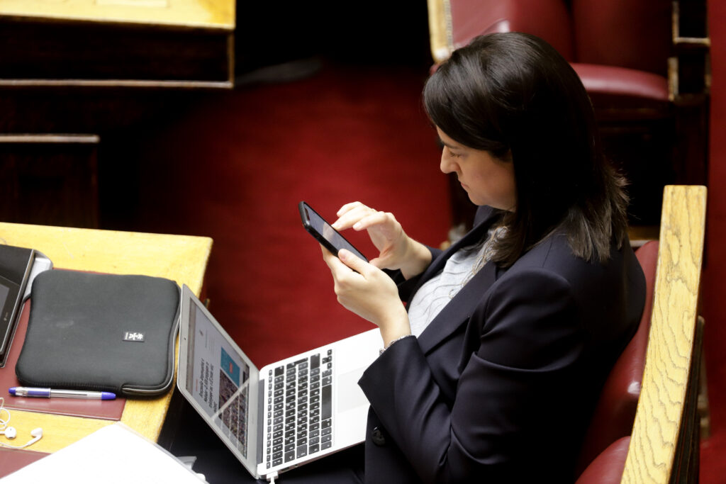 Το «θείο βρέφος» της κυβέρνησης - Media