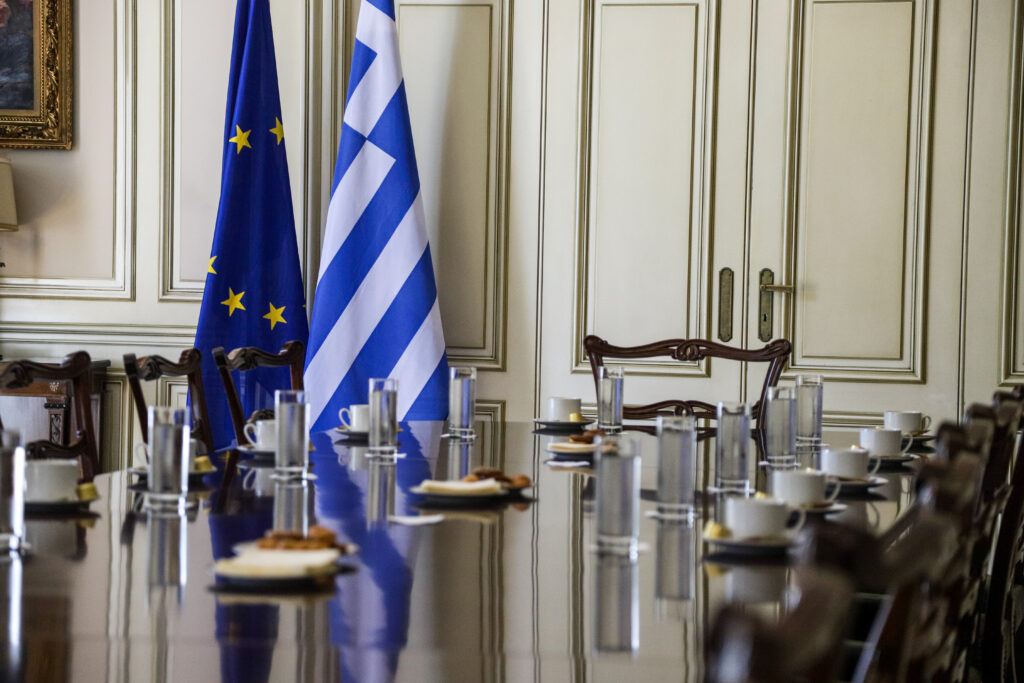 Κυβέρνηση: Δεξιά, πιο δεξιά, πάρα πολύ δεξιά - Media