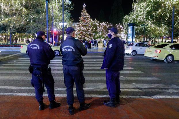 Κορωνοϊός - Μέτρα: Οκτώ συλλήψεις και 1.668 παραβάσεις την παραμονή της Πρωτοχρονιάς - Media