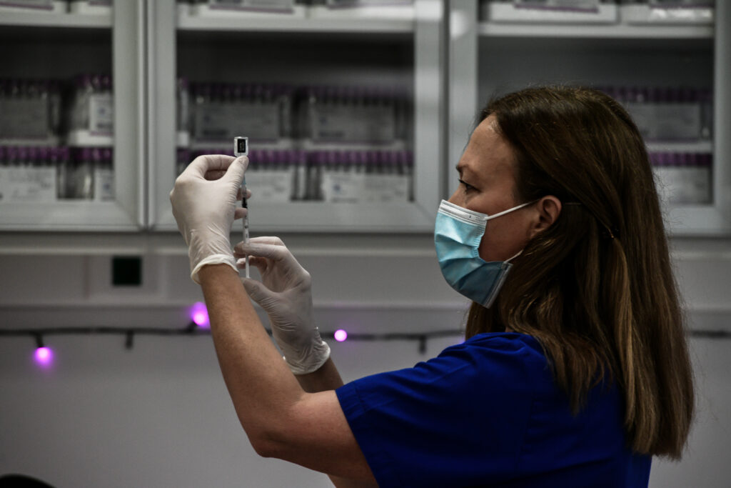 Εμβολιασμοί: Ελλείψεις σε σύριγγες και αναλώσιμα - Μετ’ εμποδίων η επιχείρηση «Ελευθερία»  - Media