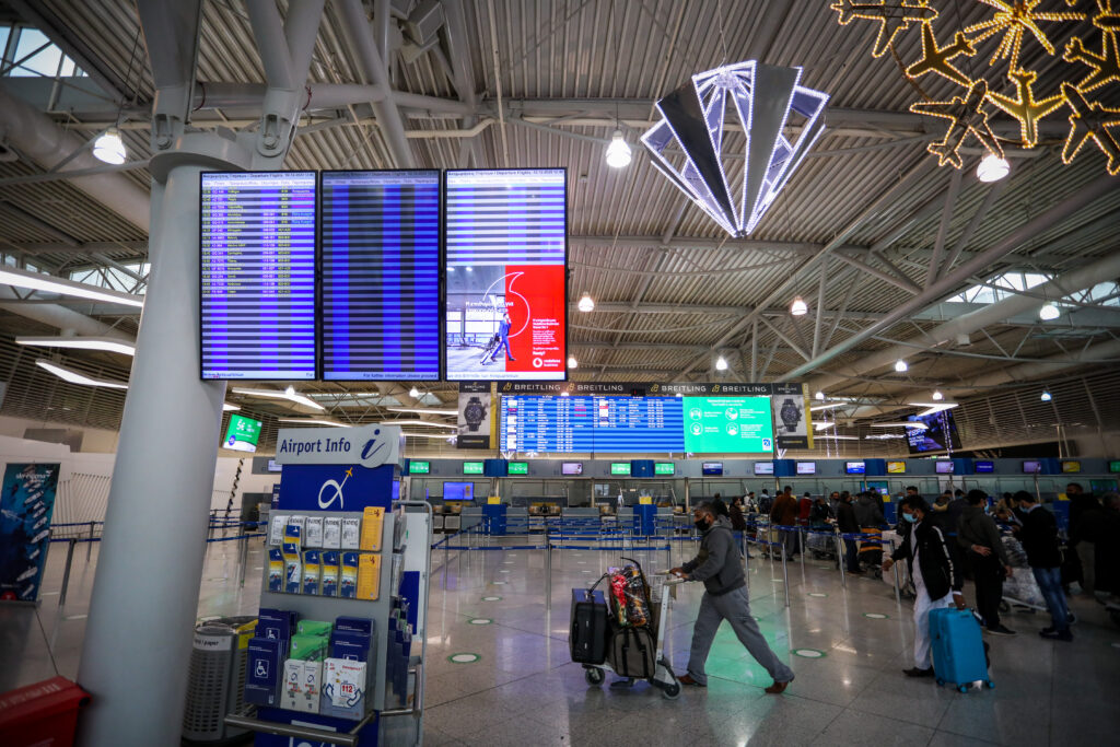Επιβάτες διεθνών πτήσεων: Υποχρεωτική καραντίνα 7 ημερών - Ποιοι θα υποβάλλονται και σε rapid test - Media