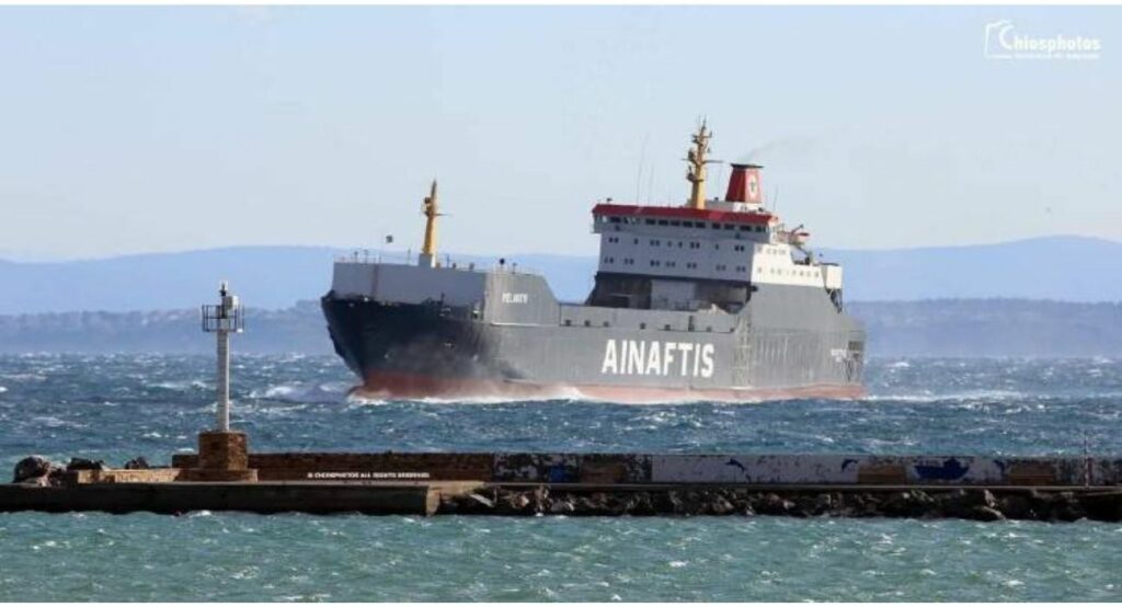 Πρόσκρουση φορτηγού οχηματαγωγού πλοίου στο λιμάνι της Μυτιλήνης - Media