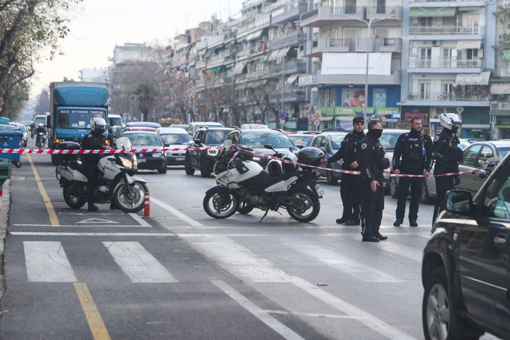 Τρόμος στη Θεσσαλονίκη: Πυροβολισμοί στην περιοχή του «Ιπποκράτειο» και δύο τραυματίες (Video) - Media