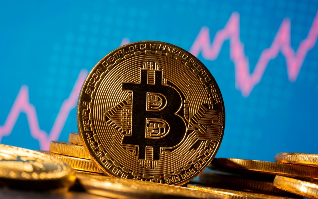 Bitcoin: Εξαϋλώθηκαν 200 δισ. δολ. μέσα σε μια ημέρα- «Φούσκα» ή αναγκαία στάση; - Media