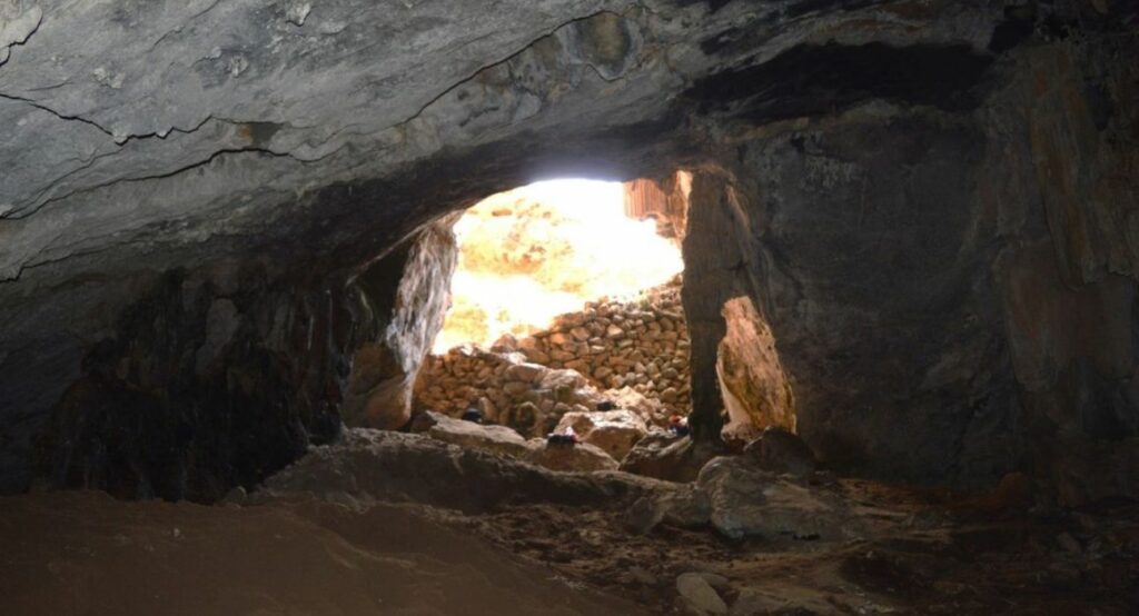 Βρέθηκαν μέσα σε σπηλιά περισσότερα από 60 κιλά κάνναβης - Media
