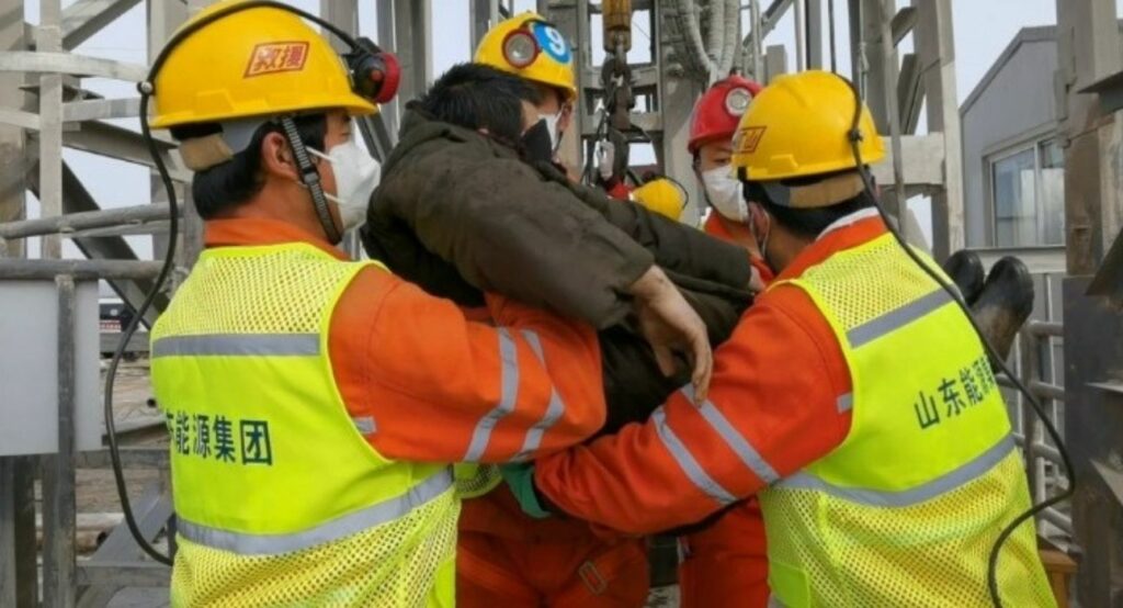 Κίνα: Διασώθηκαν 11 μεταλλωρύχοι - Ήταν παγιδευμένοι επί 14 μέρες σε χρυσωρυχείο - Media