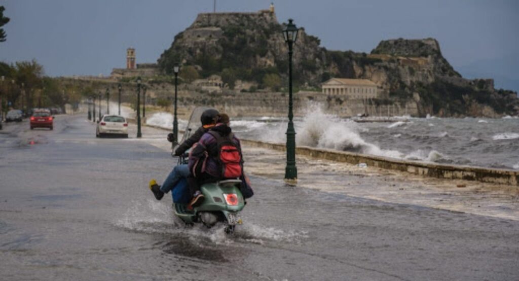 Έντονα καιρικά φαινόμενα και σφοδρή χαλαζόπτωση έπληξαν την Κέρκυρα - Media