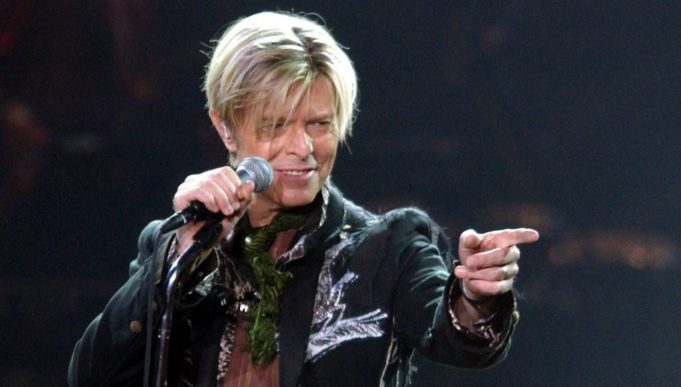 David Bowie: Πλήθος καλλιτεχνών τιμούν τη ζωή και την καριέρα του «χαμαιλέοντα» της μουσικής - Media