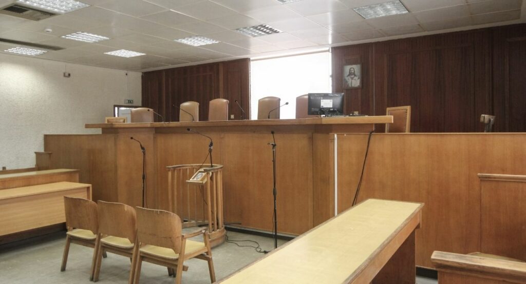 Μήνυση στην Εισαγγελία για ηθοποιό - τραγουδιστή: «Με βίασε σε ηλικία 22 ετών σε σπίτι στο Μεταξουργείο» - Media