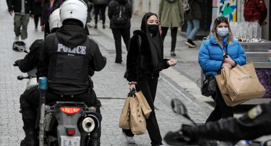 Παραδόθηκε ο φερόμενος ως δράστης της δολοφονίας 27χρονου στην Πάτρα - Media