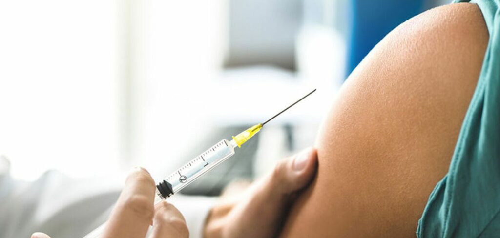 Εμβόλιο κορωνοϊού - ΣΥΡΙΖΑ: Πλιάτσικο και ανικανότητα με τους εμβολιασμούς - Media