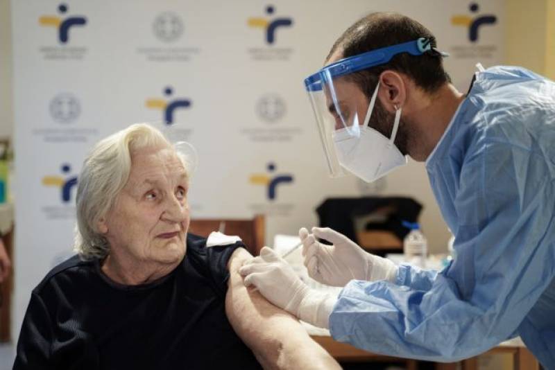 Ανοίγει τη Δευτέρα η πλατφόρμα για ραντεβού για τον εμβολιασμό των ατόμων άνω των 85 ετών - Media