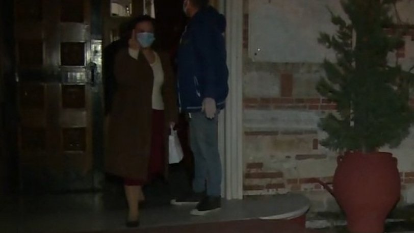 Θεσσαλονίκη: Ηλικιωμένη έκανε άσεμνες χειρονομίες στην κάμερα του ΣΚΑΪ (Video) - Media