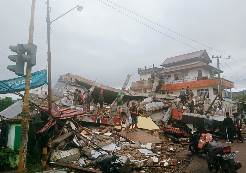 Ινδονησία: Σεισμός 6,2 Ρίχτερ - Τουλάχιστον 35 νεκροί (Video/Photos) - Media