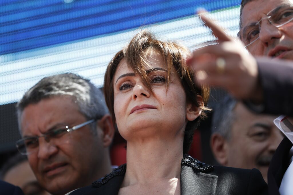 Toυρκία: Η ιατροδικαστής που θέλει να φυλακίσει ο Ερντογάν - Media