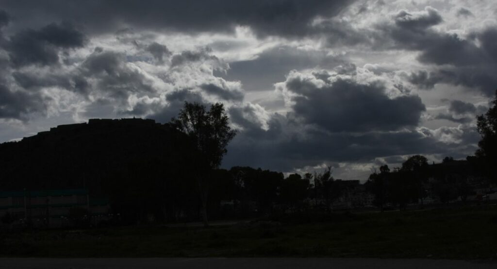 Καιρός: Έρχονται βροχές και καταιγίδες - Πού θα χιονίσει (Xάρτες) - Media