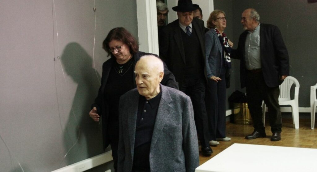 Παπούλιας για Βαλυράκη: «Η κοινή μας πορεία στα μονοπάτια του σοσιαλισμού είχε την ομορφιά μιας μεγάλης φιλίας» - Media