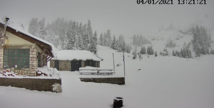 Σφοδρή χιονόπτωση κατά περιόδους στα ορεινά Τρικάλων και Ιωαννίνων (Photos/Video) - Media