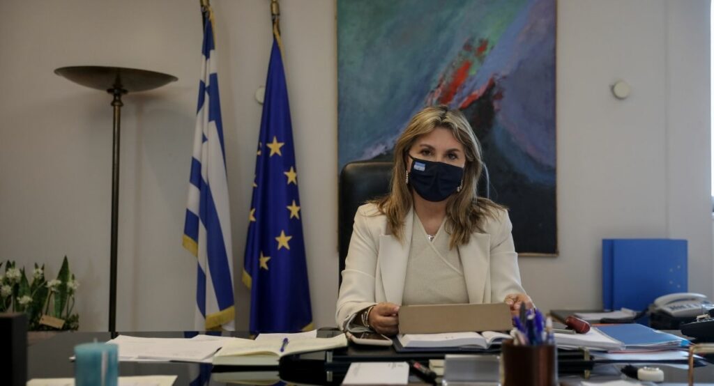 Μακρή: Ανοίγουν Γυμνάσια και Λύκεια εκτός από τις κόκκινες περιοχές (Audio) - Media