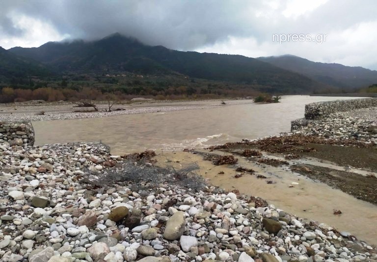 Ναύπακτος: Κατάρρευση αντιπλημμυρικού έργου που παραδοθηκε πριν ένα μήνα (Photos) - Media