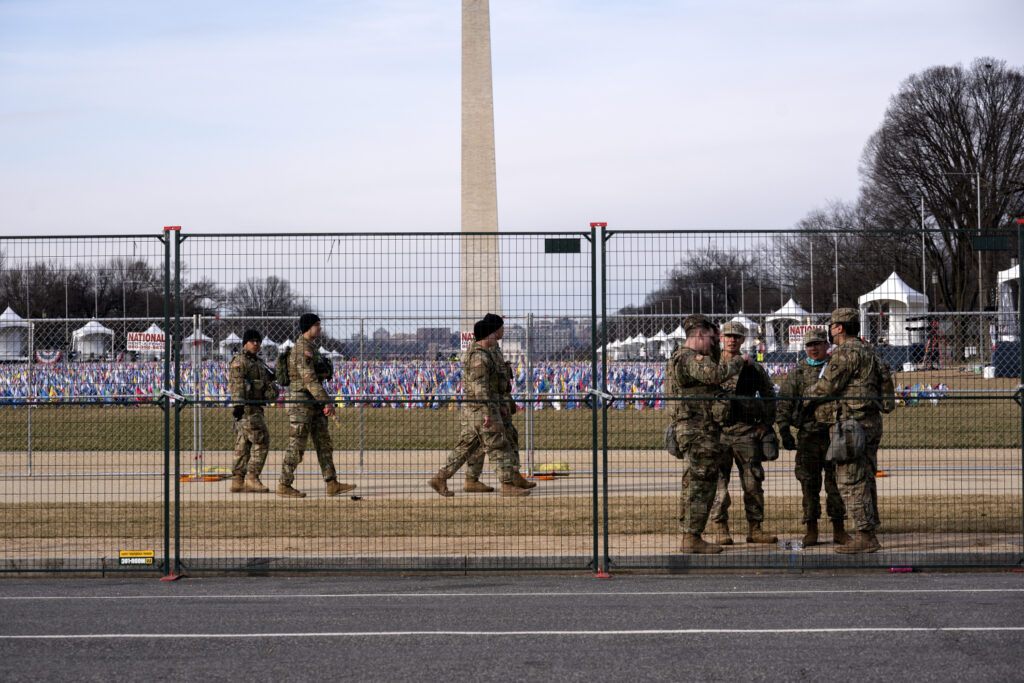 Ορκωμοσία Μπάιντεν: Σε «κατάσταση πολιορκίας» η Ουάσινγκτον, με 25.000 Εθνοφρουρούς για ασφάλεια (Photos) - Media