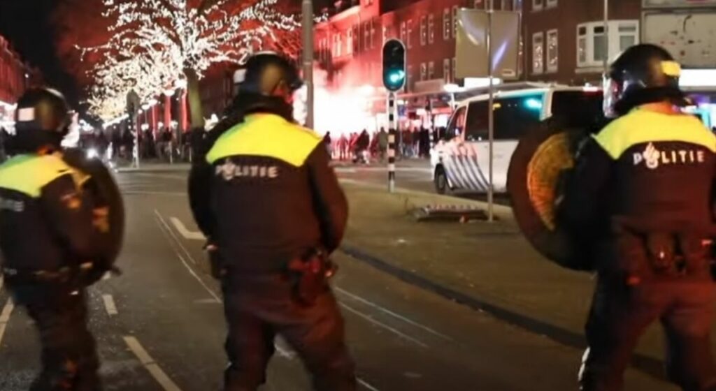 Ολλανδία: Τρίτη νύχτα ταραχών κατά lockdown, επίκεντρο το Ρότερνταμ (Videos) - Media