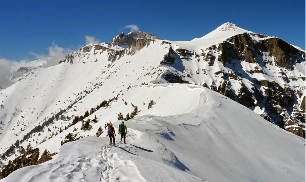 Χιονοστιβάδα στον Όλυμπο παρέσυρε ορειβάτες: Βρέθηκε χωρίς τις αισθήσεις του - Media