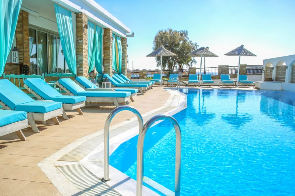 ΕΛΣΤΑΤ: 3,5 δισ. ευρώ εξαφανίστηκαν για καταλύματα και εστίαση  - Media