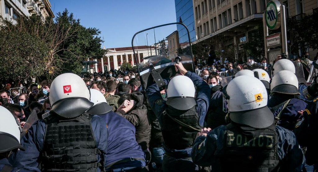 Φοιτητικές κινητοποιήσεις: Καταστολή με ΜΑΤ και χημικά σε Αθήνα και Θεσσαλονίκη (pics/vid) - Media