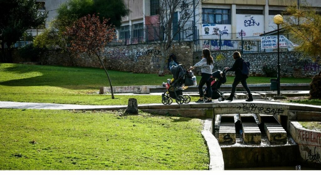 Μητέρες ανηλίκων: Οι κατηγορίες που γλιτώνουν τα νέα όρια ηλικίας συνταξιοδότησης - Media