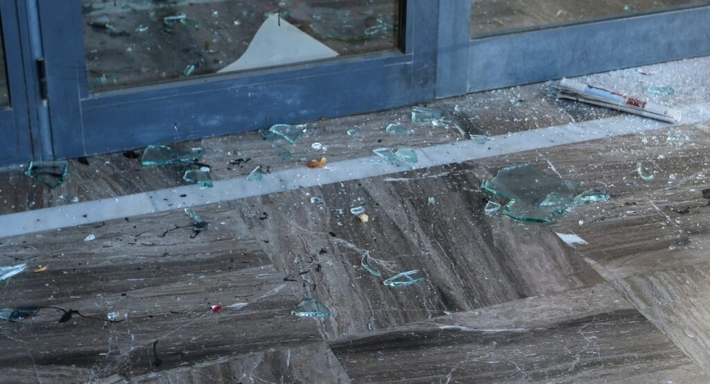 Εκρηξη από γκαζάκια στο κτίριο της ΔΟΥ στην Κυψέλη - Media